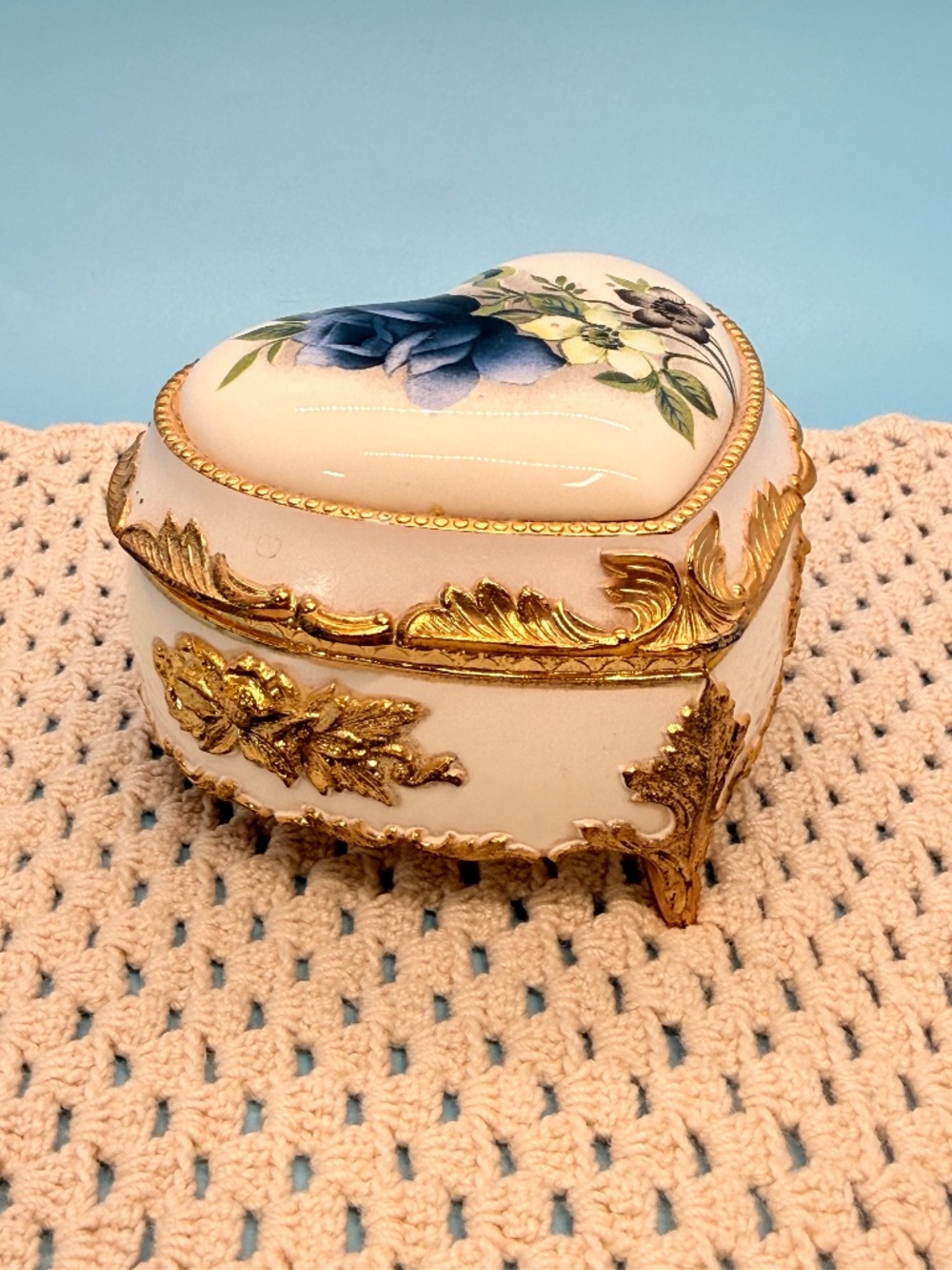 Vtg Japan Heart Shaped Musical Jewelry Box Porcelain Florals Ornate Gold Tone
